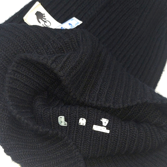 Off-White Black Ribbed Metal Decal Beanie with Tags - Picture 8 of 9